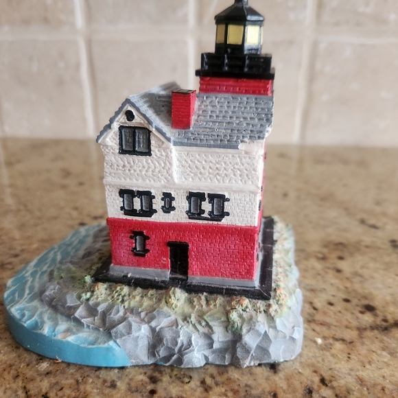 Two Michigan Spoontiques Lighthouses - Picture 6 of 13